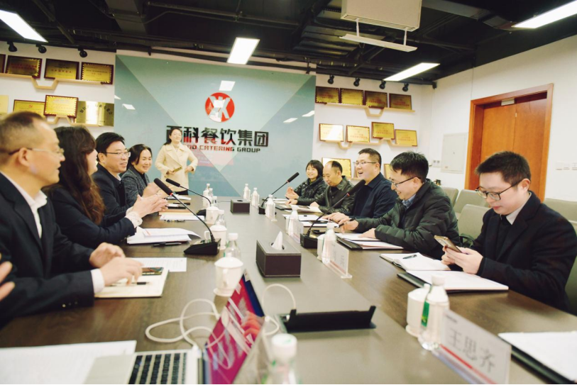 共筑协同育人平台，开启校企相助新篇：西南科技大学经济治理学院副院长郭四代一行到腾博会官网餐饮集团交流座谈
